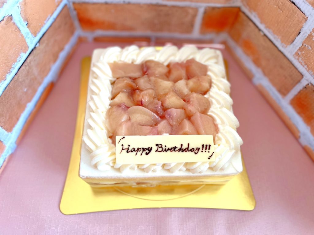 Pâtisserie Spiraea　桃のスクエアショートケーキ